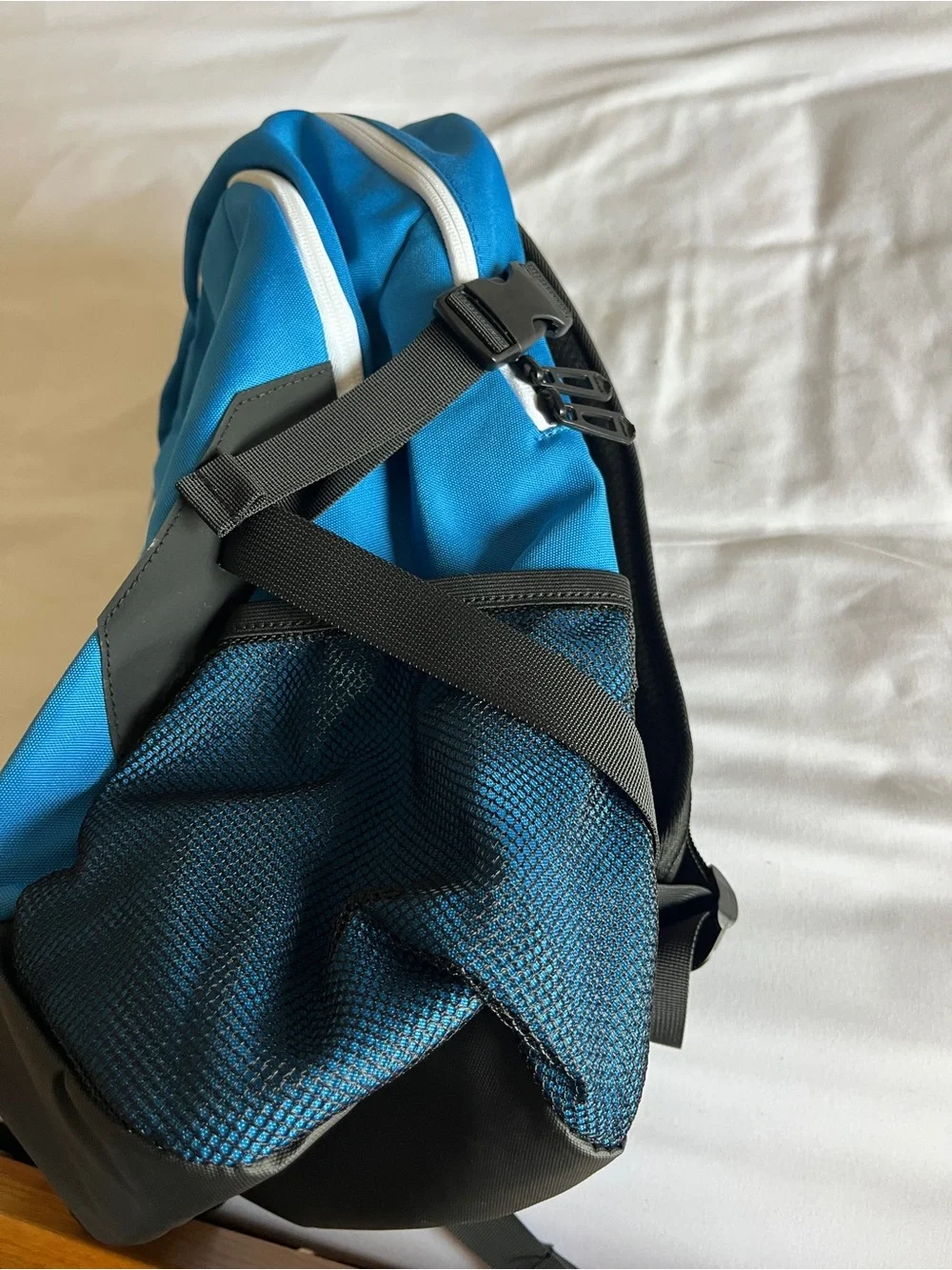Erke TR1 Blue Sport Backpack Hiking Daypack Tech Travel Bag With Mesh Pockets